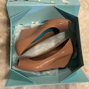 OKA B Nude Peep Toe Wedges Emery Shiny Comfort Jelly Heels Okabashi- Size 9